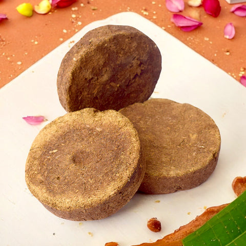 Cow Dung Cake (Upla) – 11 Pc for Puja & Havan is used in traditional fire rituals for its purifying and spiritual qualities. These natural, eco-friendly cakes enhance the effectiveness of pooja and hawan ceremonies, bringing divine blessings – India’s Largest Pooja Accessories Brand – www.satvikstore.in